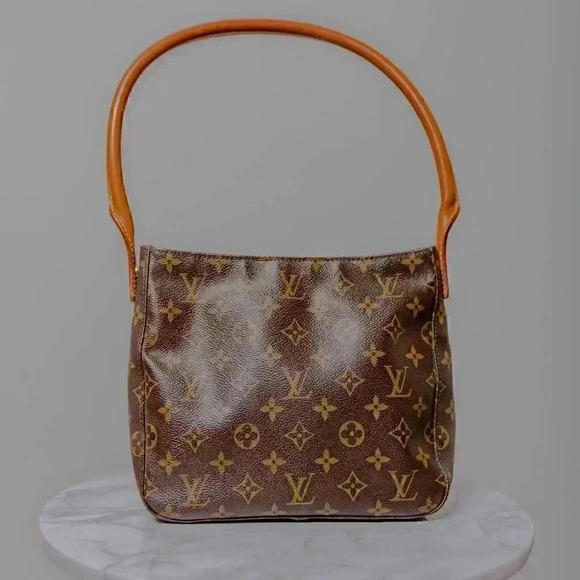 Authentic Louis Vuitton Looping MM Monogram Shoulder Bag - Picture 6 of 14